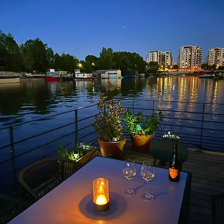 One Of The Kind Houseboat Experience +boat