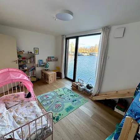 Villa One Of The Kind Houseboat Experience +boat Prague