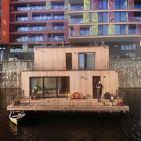 Vila One Of The Kind Houseboat Experience +boat