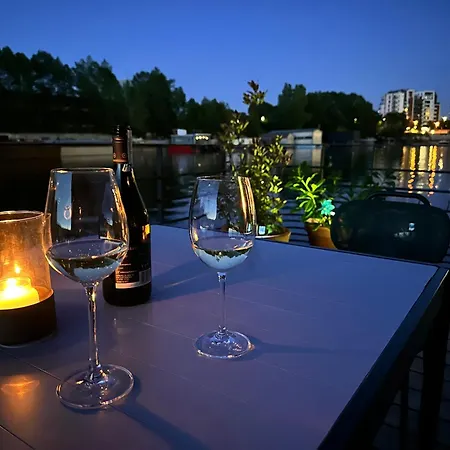 One Of The Kind Houseboat Experience +boat Vila