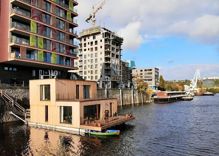 One Of The Kind Houseboat Experience +boat Prága